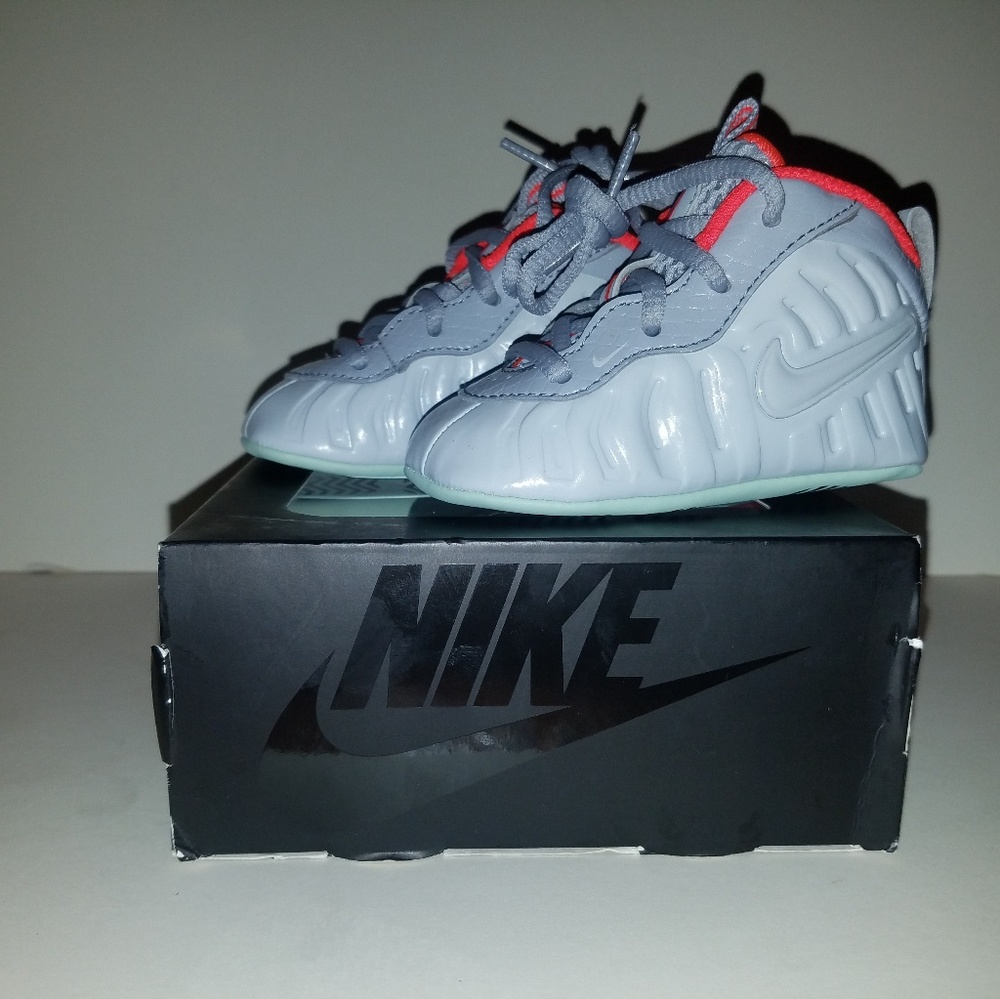 NWT Nike Lil' Foams Crib Shoe